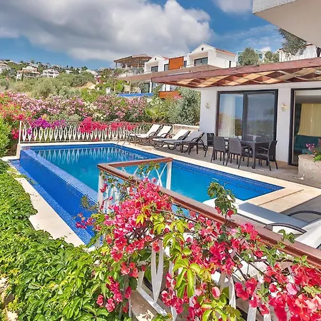 Villa Sleeps 8 With Pool Air Con And Wifi *