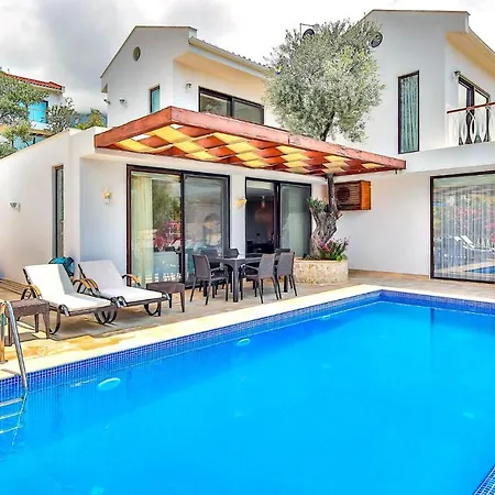 Sleeps 8 With Pool Air Con And Wifi *