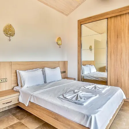 Villa Sleeps 8 With Pool Air Con And Wifi